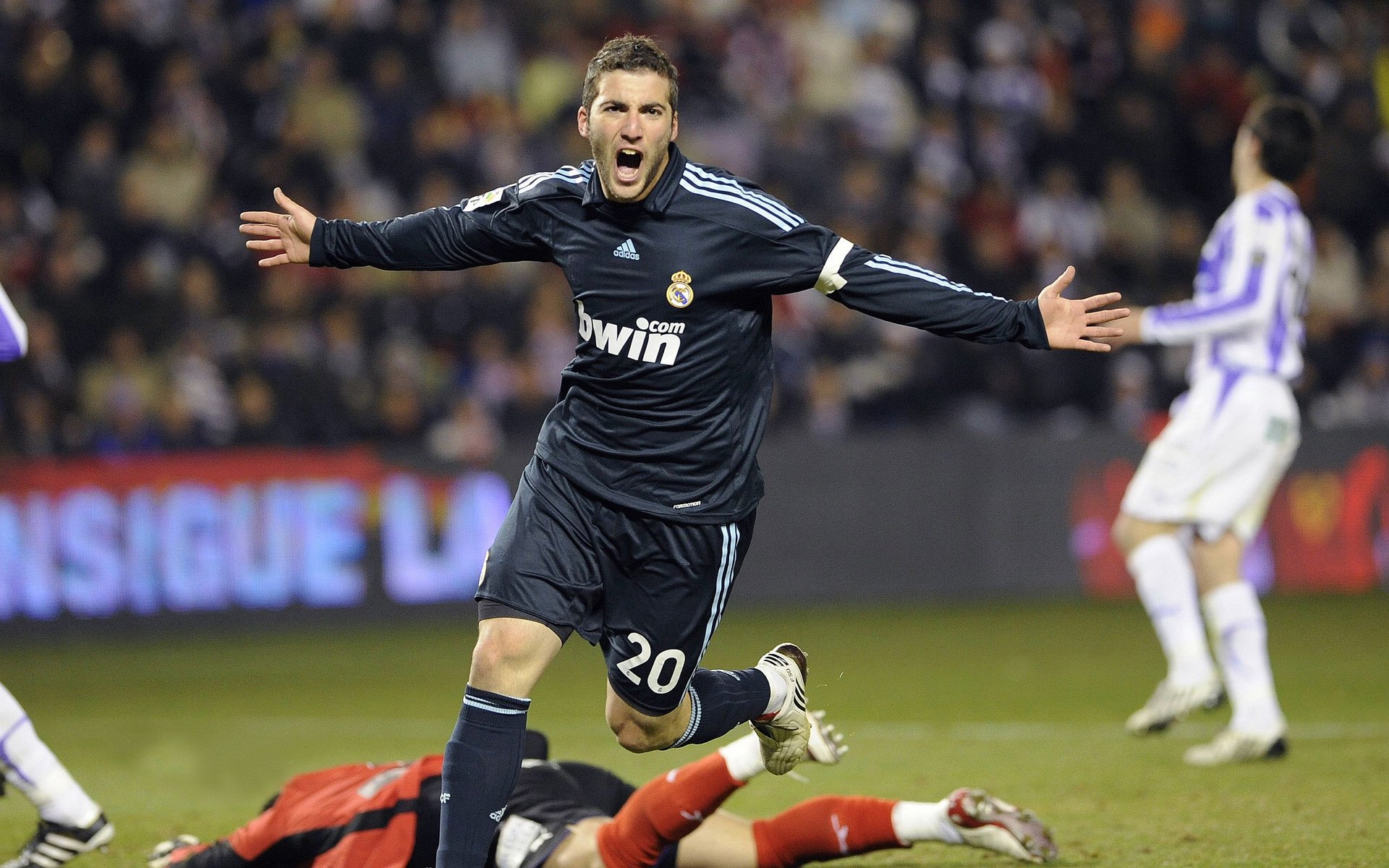 法甲神级吊射:绝技一展,撼动全场